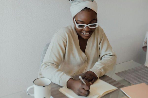How to Become a Virtual Assistant | Remote AE