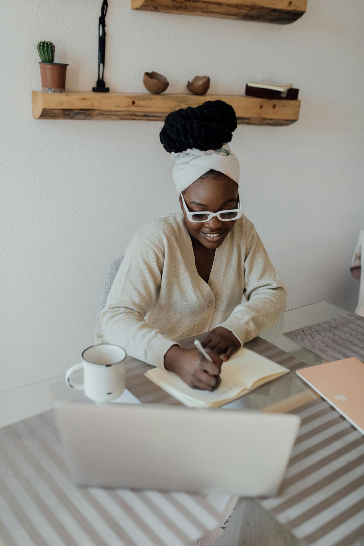How to Become a Virtual Assistant | Remote AE